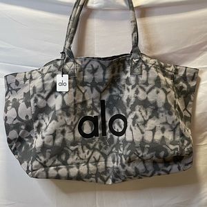 Alo Yoga Shopper Tote